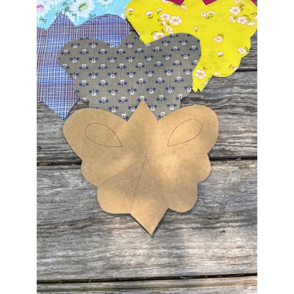 Vintage 1950s Lot of 70 Butterfly quilt Blocks Floral, plaid, Chambray - Picture 9 of 14